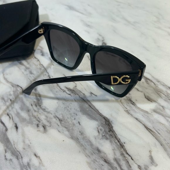 Dolce & Gabbana DG4384 - Picture 2 of 6